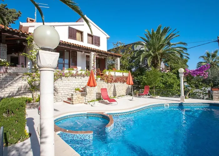Spacious In With Private Pool Villa Seget Vranjica