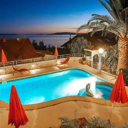 Villa Spacious In With Private Pool Seget Vranjica