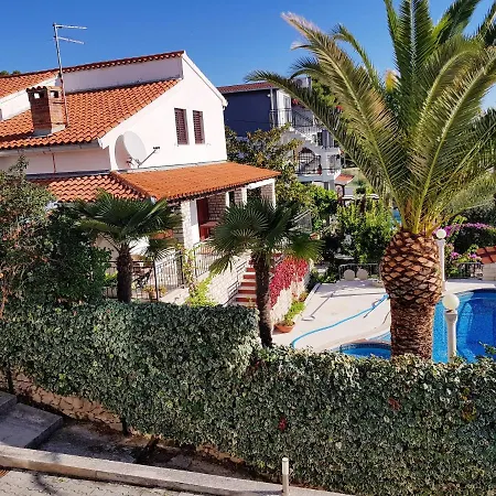 Villa Spacious In With Private Pool