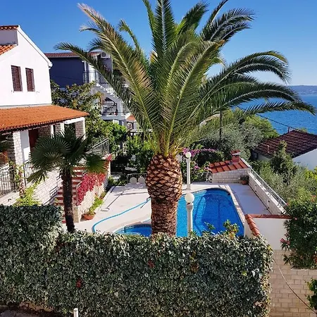 Spacious In With Private Pool * Seget Vranjica