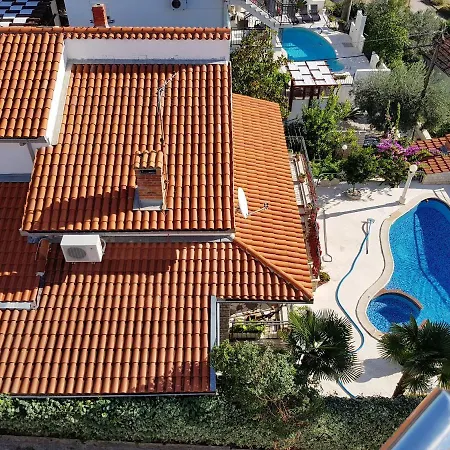 Spacious In With Private Pool Seget Vranjica