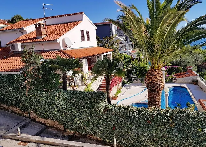Willa Spacious In With Private Pool